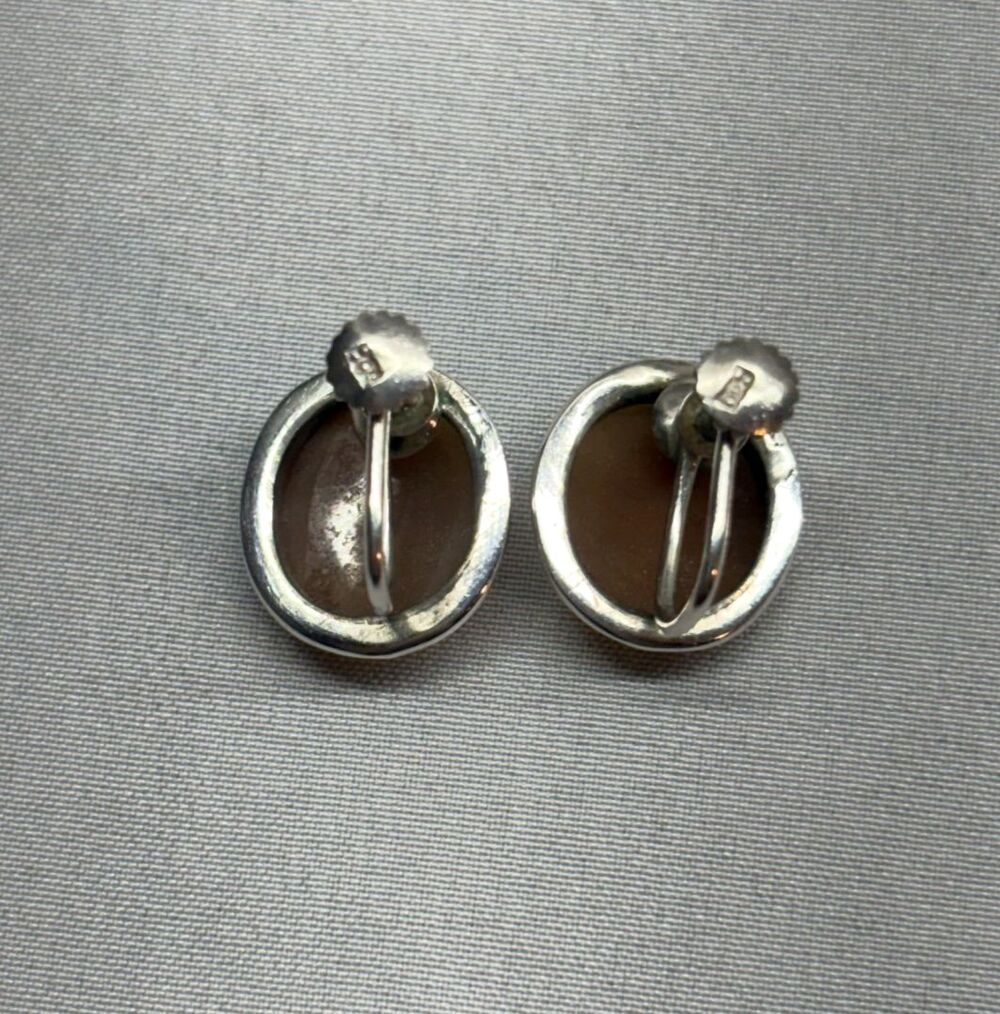 Vintage 1940s Shell Cameo Carved Carnelian Screw back Earrings 800 coin Silver - Picture 5 of 11